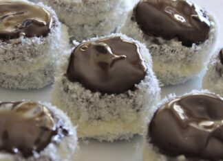 Ruske šubare ili ruske kape: Kolač koji se naprosto obožava, a baš se lako pravi Ruske šubare ili ruske kape: Kolač koji se naprosto obožava, a baš se lako pravi