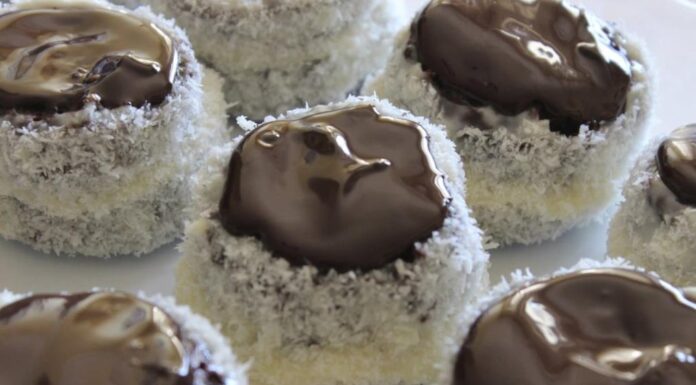 Ruske šubare ili ruske kape: Kolač koji se naprosto obožava, a baš se lako pravi Ruske šubare ili ruske kape: Kolač koji se naprosto obožava, a baš se lako pravi