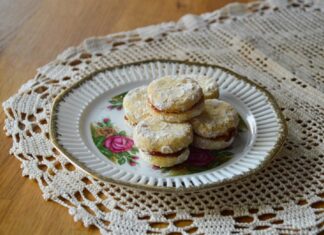 Samo 2 sastojka daju poseban ukus posnim vanilicama: Duže ostaju sveže, brzo nestaju sa tanjira Samo 2 sastojka daju poseban ukus posnim vanilicama: Duže ostaju sveže, brzo nestaju sa tanjira
