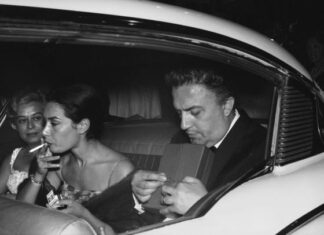 Slavni reditelj imao je suprugu koja je sve radila za njega, a on je išao sa drugim ženama: 50 godina su bili zajedno, tragedije sa decom im se nizale Slavni reditelj imao je suprugu koja je sve radila za njega, a on je išao sa drugim ženama: 50 godina su bili zajedno, tragedije sa decom im se nizale