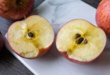 Slučajno ste pojeli semenke iz jabuke? Ovo morate da znate Slučajno ste pojeli semenke iz jabuke? Ovo morate da znate