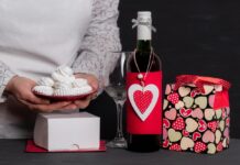 Šta je primereno da se nosi na slavu? 7 otmenih, a ne tako skupih poklona koji će oduševiti svakog domaćina Šta je primereno da se nosi na slavu? 7 otmenih, a ne tako skupih poklona koji će oduševiti svakog domaćina