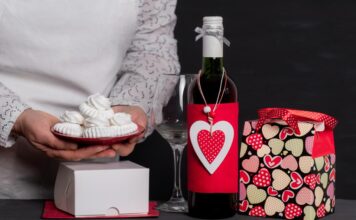 Šta je primereno da se nosi na slavu? 7 otmenih, a ne tako skupih poklona koji će oduševiti svakog domaćina Šta je primereno da se nosi na slavu? 7 otmenih, a ne tako skupih poklona koji će oduševiti svakog domaćina