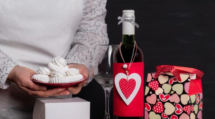 Šta je primereno da se nosi na slavu? 7 otmenih, a ne tako skupih poklona koji će oduševiti svakog domaćina Šta je primereno da se nosi na slavu? 7 otmenih, a ne tako skupih poklona koji će oduševiti svakog domaćina