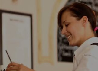 Šta znači kada gost pomaže konobaru da pokupi tanjire sa stola, prema psihologiji? Šta znači kada gost pomaže konobaru da pokupi tanjire sa stola, prema psihologiji?