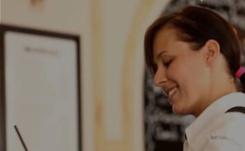 Šta znači kada gost pomaže konobaru da pokupi tanjire sa stola, prema psihologiji? Šta znači kada gost pomaže konobaru da pokupi tanjire sa stola, prema psihologiji?