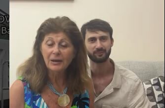 Tina je sa 70 godina otkrila čari intimnih odnosa: 35 godina bila u braku kao cimerka, sad više ne nosi donji veš i radi svakakve egzibicije Tina je sa 70 godina otkrila čari intimnih odnosa: 35 godina bila u braku kao cimerka, sad više ne nosi donji veš i radi svakakve egzibicije