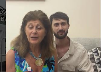 Tina je sa 70 godina otkrila čari intimnih odnosa: 35 godina bila u braku kao cimerka, sad više ne nosi donji veš i radi svakakve egzibicije Tina je sa 70 godina otkrila čari intimnih odnosa: 35 godina bila u braku kao cimerka, sad više ne nosi donji veš i radi svakakve egzibicije