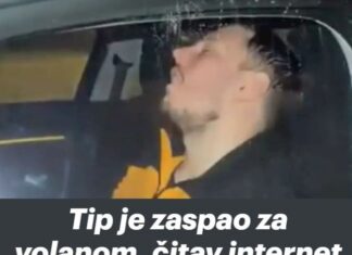Tip je zaspao za volanom, čitav internet umire od smijeha zbog načina na koji se probudio Tip je zaspao za volanom, čitav internet umire od smijeha zbog načina na koji se probudio