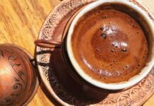 Turci samo na ovaj način piju kafu: Caka je u jednoj stvari koju mnogi zanemaruju Turci samo na ovaj način piju kafu: Caka je u jednoj stvari koju mnogi zanemaruju