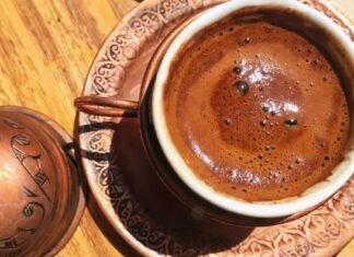 Turci samo na ovaj način piju kafu: Caka je u jednoj stvari koju mnogi zanemaruju Turci samo na ovaj način piju kafu: Caka je u jednoj stvari koju mnogi zanemaruju