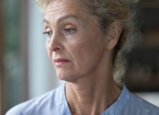 U braku sam sa 25 godina starijim muškarcem i osećam se kao zarobljenik sopstvenog života: Oni prodaju san, ali stvarnost je često noćna mora U braku sam sa 25 godina starijim muškarcem i osećam se kao zarobljenik sopstvenog života: Oni prodaju san, ali stvarnost je često noćna mora