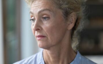 U braku sam sa 25 godina starijim muškarcem i osećam se kao zarobljenik sopstvenog života: Oni prodaju san, ali stvarnost je često noćna mora U braku sam sa 25 godina starijim muškarcem i osećam se kao zarobljenik sopstvenog života: Oni prodaju san, ali stvarnost je često noćna mora