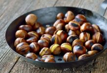 Ulični prodavac pečenih kestenja otkriva tajnu: Kako pripremiti u rerni kod kuće, a da se lako ljušti Ulični prodavac pečenih kestenja otkriva tajnu: Kako pripremiti u rerni kod kuće, a da se lako ljušti