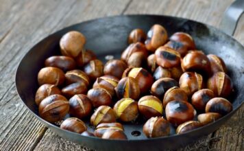 Ulični prodavac pečenih kestenja otkriva tajnu: Kako pripremiti u rerni kod kuće, a da se lako ljušti Ulični prodavac pečenih kestenja otkriva tajnu: Kako pripremiti u rerni kod kuće, a da se lako ljušti