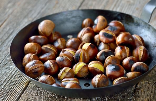 Ulični prodavac pečenih kestenja otkriva tajnu: Kako pripremiti u rerni kod kuće, a da se lako ljušti Ulični prodavac pečenih kestenja otkriva tajnu: Kako pripremiti u rerni kod kuće, a da se lako ljušti