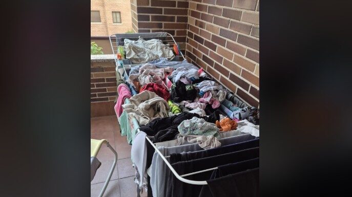 Zamolila muža da okači veš, pa pokazala rezultat: Internet se smeje i ljuti u isto vreme – hit je! Zamolila muža da okači veš, pa pokazala rezultat: Internet se smeje i ljuti u isto vreme – hit je!