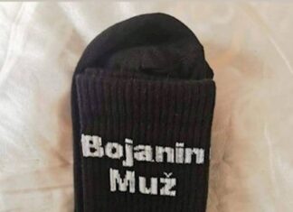 Žena je mužu za rođendan poklonila čarape, prasnut ćete u smijeh kad vidite što na njima piše Žena je mužu za rođendan poklonila čarape, prasnut ćete u smijeh kad vidite što na njima piše