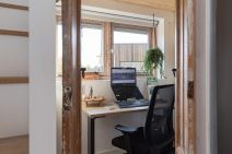 Žena napravila kuću od 24 kvadrata i sad živi svoju bajku: Za toalet skuplja kišnicu, a iznenadićete se kako izgleda unutrašnjost Žena napravila kuću od 24 kvadrata i sad živi svoju bajku: Za toalet skuplja kišnicu, a iznenadićete se kako izgleda unutrašnjost