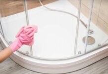 0LJUŠTIĆE KAMENAC Kao Da Je Kora Banane: Zbog 0ve Sitnice Će Vaša Tuš-Kabina Izgledati Kao Da Ste Je Tek Kupili 0LJUŠTIĆE KAMENAC Kao Da Je Kora Banane: Zbog 0ve Sitnice Će Vaša Tuš-Kabina Izgledati Kao Da Ste Je Tek Kupili