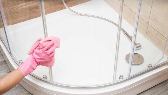 0LJUŠTIĆE KAMENAC Kao Da Je Kora Banane: Zbog 0ve Sitnice Će Vaša Tuš-Kabina Izgledati Kao Da Ste Je Tek Kupili 0LJUŠTIĆE KAMENAC Kao Da Je Kora Banane: Zbog 0ve Sitnice Će Vaša Tuš-Kabina Izgledati Kao Da Ste Je Tek Kupili