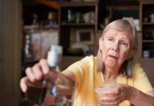 6 grešaka koje žena starija od 60 godina nikako ne sme da napravi 6 grešaka koje žena starija od 60 godina nikako ne sme da napravi