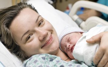 Ana (21) 4 nedelje pred porođaj saznala da je trudna: Mislila da se malo ugojila, kada je otišla na pregled reči lekara je šokirale Ana (21) 4 nedelje pred porođaj saznala da je trudna: Mislila da se malo ugojila, kada je otišla na pregled reči lekara je šokirale