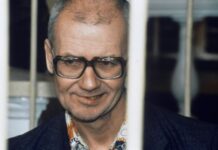 Andrej je bio toliko opasan čovek da su ga na suđenje doveli u čeličnom kavezu: Ono što je on radio je među najjezivijim stvarima u istoriji Andrej je bio toliko opasan čovek da su ga na suđenje doveli u čeličnom kavezu: Ono što je on radio je među najjezivijim stvarima u istoriji