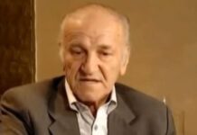 Bata je prezirao Aleju velikana, telo mu premeštali u portu seoske crkve: Na postelji tražio od supruge da mu peva, poslednju želju sin mu nije ispunio Bata je prezirao Aleju velikana, telo mu premeštali u portu seoske crkve: Na postelji tražio od supruge da mu peva, poslednju želju sin mu nije ispunio