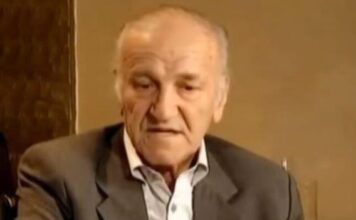 Bata je prezirao Aleju velikana, telo mu premeštali u portu seoske crkve: Na postelji tražio od supruge da mu peva, poslednju želju sin mu nije ispunio Bata je prezirao Aleju velikana, telo mu premeštali u portu seoske crkve: Na postelji tražio od supruge da mu peva, poslednju želju sin mu nije ispunio