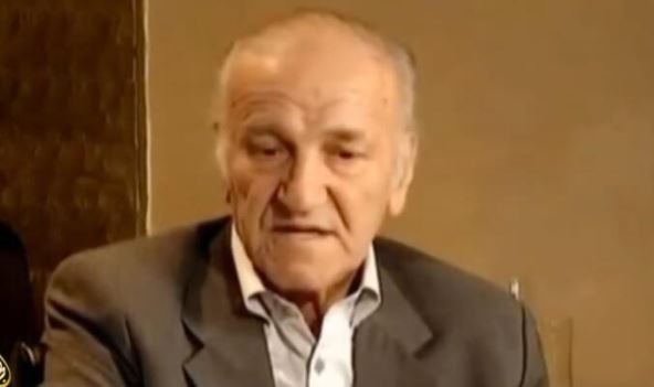 Bata je prezirao Aleju velikana, telo mu premeštali u portu seoske crkve: Na postelji tražio od supruge da mu peva, poslednju želju sin mu nije ispunio Bata je prezirao Aleju velikana, telo mu premeštali u portu seoske crkve: Na postelji tražio od supruge da mu peva, poslednju želju sin mu nije ispunio