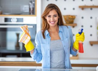 Batalila fakultet da bi radila kao čistačica: “Ako Bog da za 5 godina ću kupiti stan, pa u penziju” Batalila fakultet da bi radila kao čistačica: "Ako Bog da za 5 godina ću kupiti stan, pa u penziju"