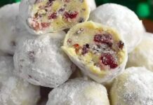 BIJELE ČOKOLADNE KUGLICE S BRUSNICAMA I PISTAĆIMA – prefinjene, mekane i elegantne 🍫🫐 Idealne za poklone, praznične stolove ili kao mala poslastica uz kafu.