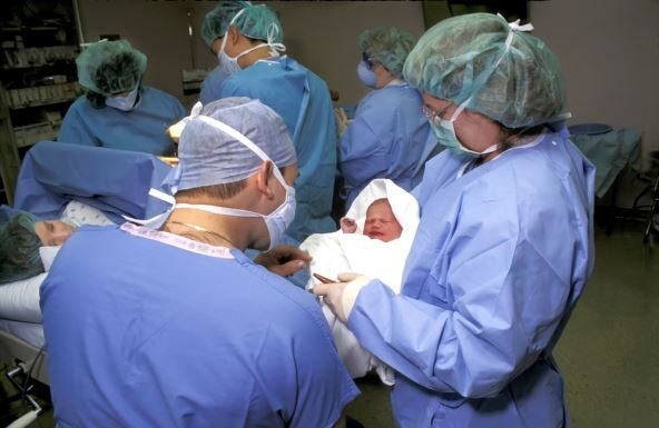 Branko iz Prokuplja 15 godina živi u Norveškoj, a kad je odveo ženu u porodilište zanemeo je od šoka: “Ljudi moji, na ovo me niko nije upozorio” Branko iz Prokuplja 15 godina živi u Norveškoj, a kad je odveo ženu u porodilište zanemeo je od šoka: "Ljudi moji, na ovo me niko nije upozorio"