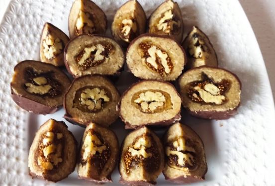 Brzi starinski recept za kolač bez pečenja idealan za praznike: Svekrvino oko – nećete ni videti kad nestane sa tanjira Brzi starinski recept za kolač bez pečenja idealan za praznike: Svekrvino oko - nećete ni videti kad nestane sa tanjira