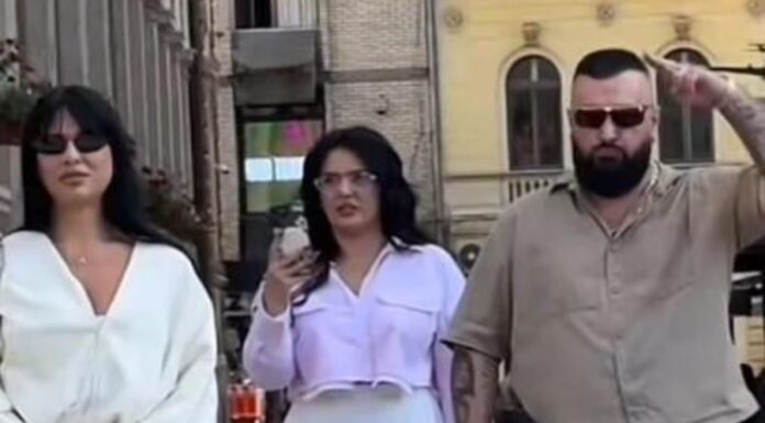 Buba Corelli poveo obje djevojke na koncert, publika u šoku Buba Corelli poveo obje djevojke na koncert, publika u šoku