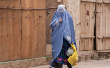 Darkov komšija oženio muslimanku zamotanu od glave do pete: Nikad je nismo ni videli ni čuli, a onda sam kroz prozor video prizor i zanemeo… Darkov komšija oženio muslimanku zamotanu od glave do pete: Nikad je nismo ni videli ni čuli, a onda sam kroz prozor video prizor i zanemeo…