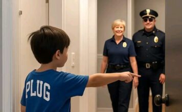 Dečak je pozvao policiju i rekao da njegovi roditelji nešto rade u sobi; policija je odlučila da proveri i otkrila nešto užasno. Dečak je pozvao policiju i rekao da njegovi roditelji nešto rade u sobi; policija je odlučila da proveri i otkrila nešto užasno.