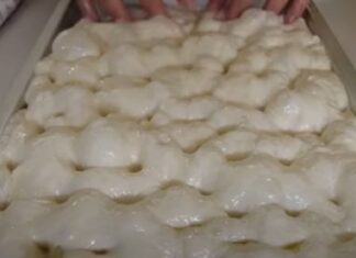 Domaća fokača sa ruzmarinom, maslinama i čeri paradajzom: Originalni italijanski recept – hrskava spolja, a meka iznutra Domaća fokača sa ruzmarinom, maslinama i čeri paradajzom: Originalni italijanski recept - hrskava spolja, a meka iznutra