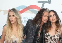 Doručkovao kokain, na njega potrošio 6 miliona: Ipak, priča o usvojenoj ćerki kojoj je napravio dete prevazilazi i najveći košmar Doručkovao kokain, na njega potrošio 6 miliona: Ipak, priča o usvojenoj ćerki kojoj je napravio dete prevazilazi i najveći košmar