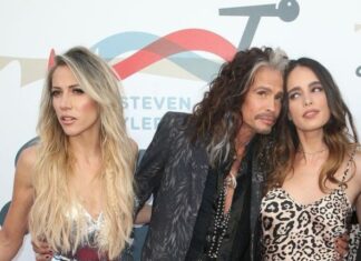 Doručkovao kokain, na njega potrošio 6 miliona: Ipak, priča o usvojenoj ćerki kojoj je napravio dete prevazilazi i najveći košmar Doručkovao kokain, na njega potrošio 6 miliona: Ipak, priča o usvojenoj ćerki kojoj je napravio dete prevazilazi i najveći košmar