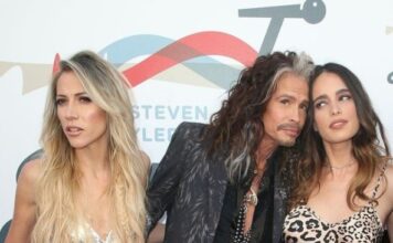 Doručkovao kokain, na njega potrošio 6 miliona: Ipak, priča o usvojenoj ćerki kojoj je napravio dete prevazilazi i najveći košmar Doručkovao kokain, na njega potrošio 6 miliona: Ipak, priča o usvojenoj ćerki kojoj je napravio dete prevazilazi i najveći košmar