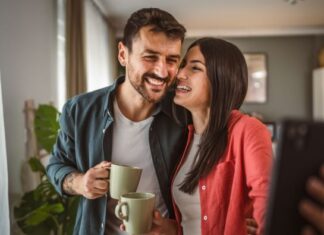 Dve stvari koje muškarac radi samo sa ženom koju istinski voli Dve stvari koje muškarac radi samo sa ženom koju istinski voli