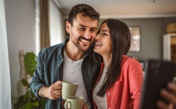 Dve stvari koje muškarac radi samo sa ženom koju istinski voli Dve stvari koje muškarac radi samo sa ženom koju istinski voli