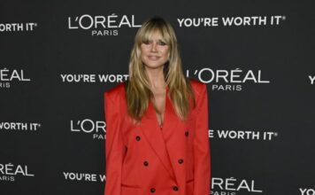 Dženifer Lopez i Hajdi Klum obukle identičan stajling i napravile najveći modni promašaj: Ova odevna kombinacija dodaje i kilograme i godine Dženifer Lopez i Hajdi Klum obukle identičan stajling i napravile najveći modni promašaj: Ova odevna kombinacija dodaje i kilograme i godine