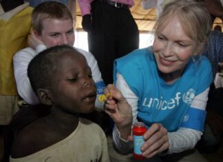 Evo šta se desilo sa usvojenom decom poznatih glumaca: Rođeni su bez ikakvih mogućnosti, a onda ih je život nagradio Evo šta se desilo sa usvojenom decom poznatih glumaca: Rođeni su bez ikakvih mogućnosti, a onda ih je život nagradio