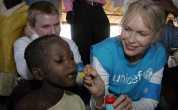 Evo šta se desilo sa usvojenom decom poznatih glumaca: Rođeni su bez ikakvih mogućnosti, a onda ih je život nagradio Evo šta se desilo sa usvojenom decom poznatih glumaca: Rođeni su bez ikakvih mogućnosti, a onda ih je život nagradio