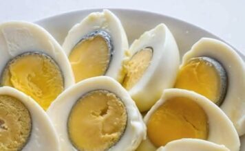 🥚 Zašto žumance tvrdo kuvanog jajeta ponekad ima zelenu boju – i da li je bezbedno za jelo?