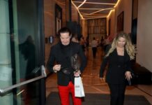 Halid ga je otkrio, a Šaban doveo u Beograd: Na vrhuncu slave jedna nesreća ga je zavila u crno – nakon te 3 sahrane ništa više nije bilo isto Halid ga je otkrio, a Šaban doveo u Beograd: Na vrhuncu slave jedna nesreća ga je zavila u crno - nakon te 3 sahrane ništa više nije bilo isto