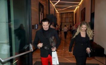 Halid ga je otkrio, a Šaban doveo u Beograd: Na vrhuncu slave jedna nesreća ga je zavila u crno – nakon te 3 sahrane ništa više nije bilo isto Halid ga je otkrio, a Šaban doveo u Beograd: Na vrhuncu slave jedna nesreća ga je zavila u crno - nakon te 3 sahrane ništa više nije bilo isto